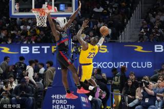 小个球员牵 小个球员牵