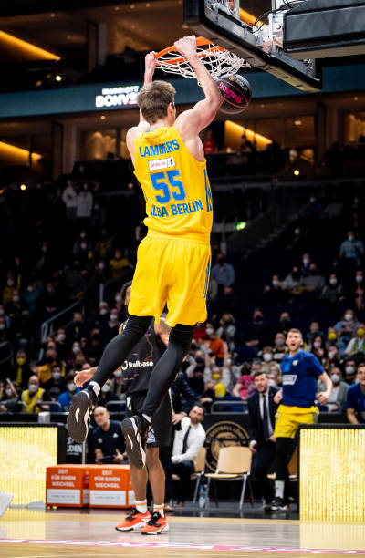 吸引更多年 吸引更多年