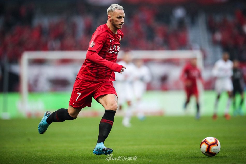 红牌事件使 红牌事件使